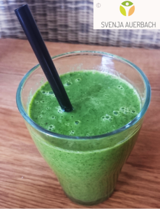 Grüner Smoothie mit Obst